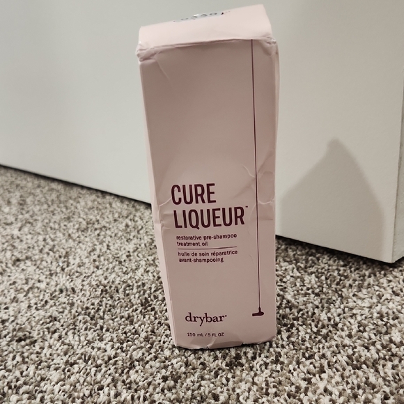 Drybar Cure Liqueur Pre-Shampoo Oil - White and Pink Packaging - Picture 6 of 6